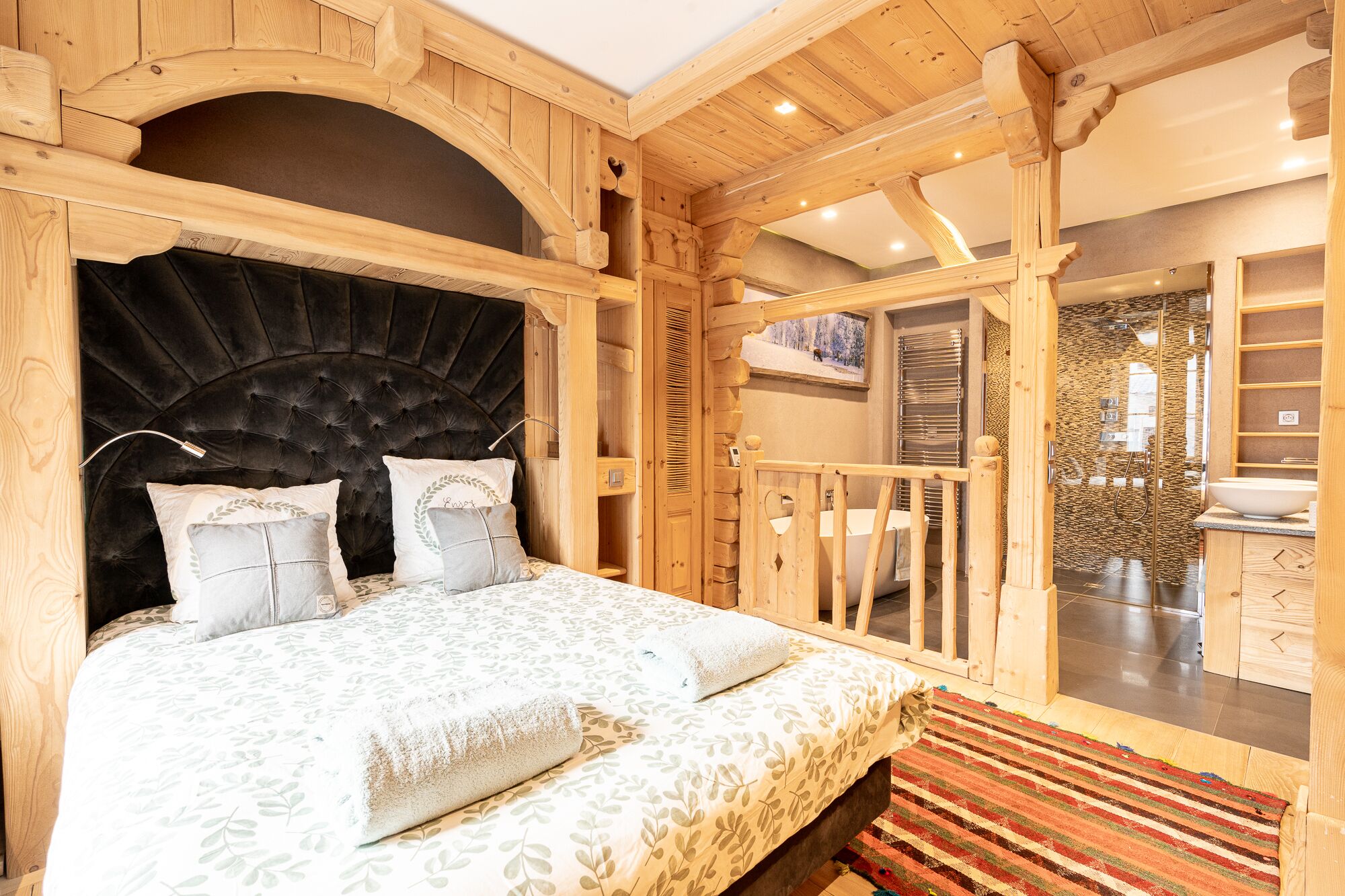 Central 2 bed Chamonix Apartment with Parking