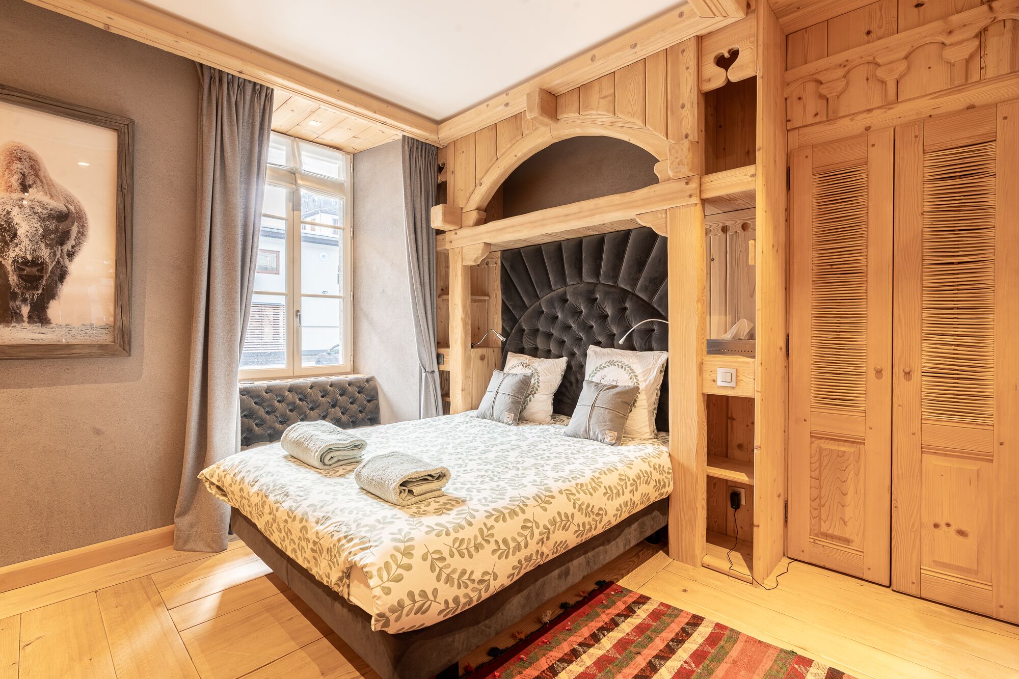 Central 2 bed Chamonix Apartment with Parking