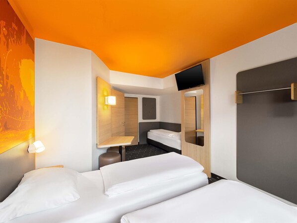 Triple Room | Soundproofing, free WiFi, bed sheets
