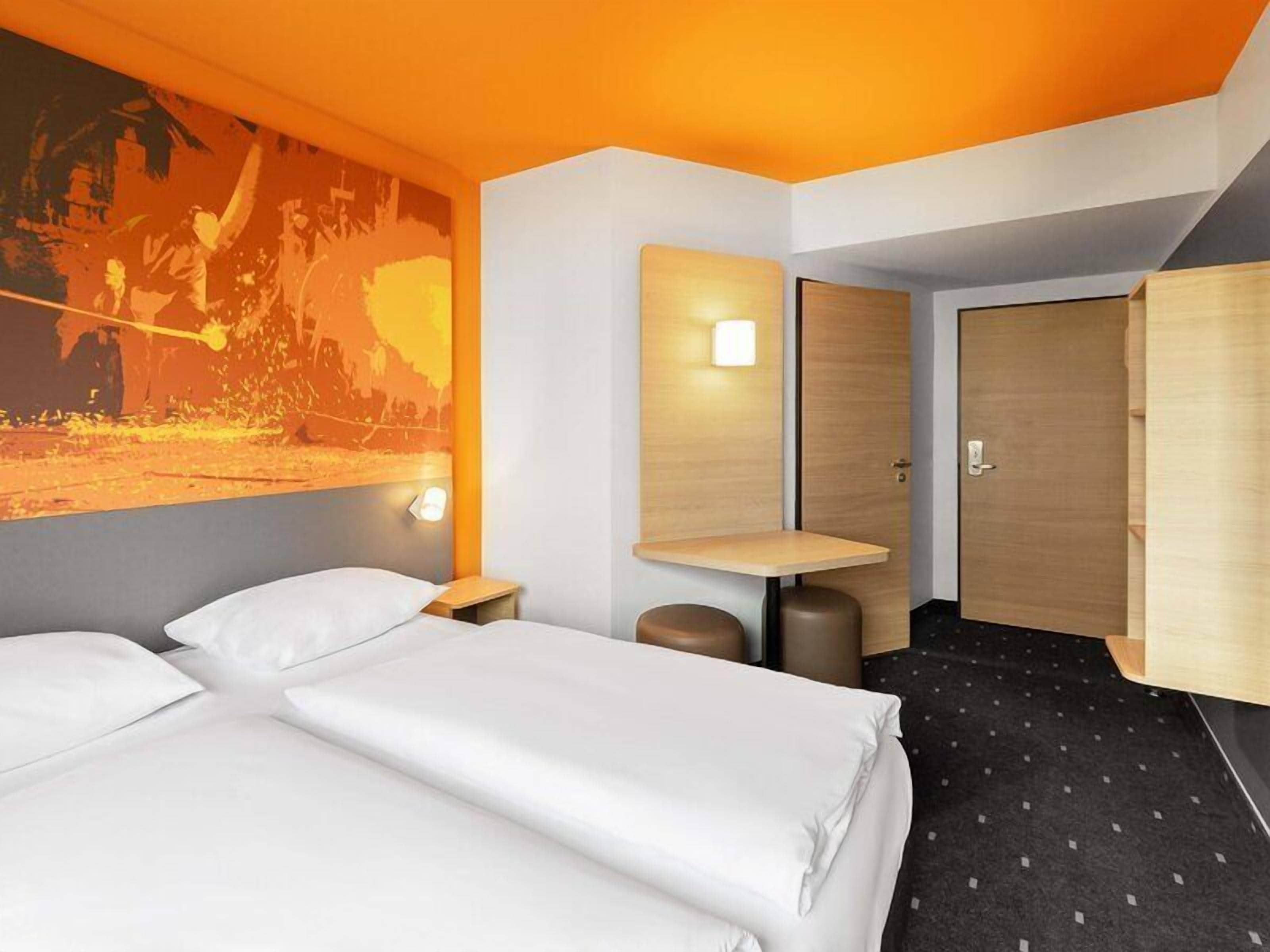 Soundproofing, free WiFi, bed sheets