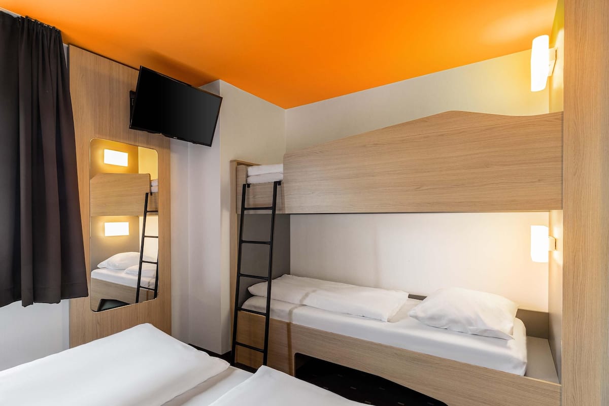 쿼드룸 | 방음 설비, 무료 WiFi, 침대 시트