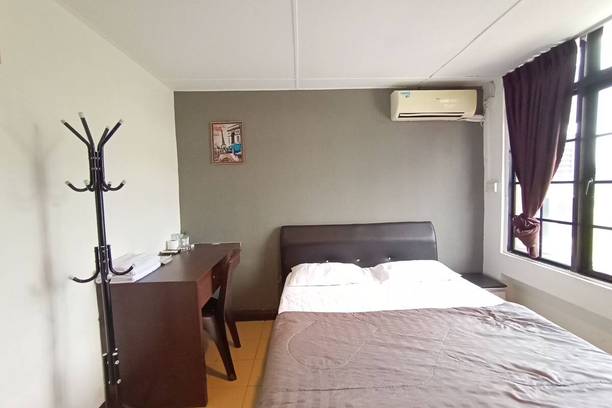 deluxe double room | free wifi, bed sheets