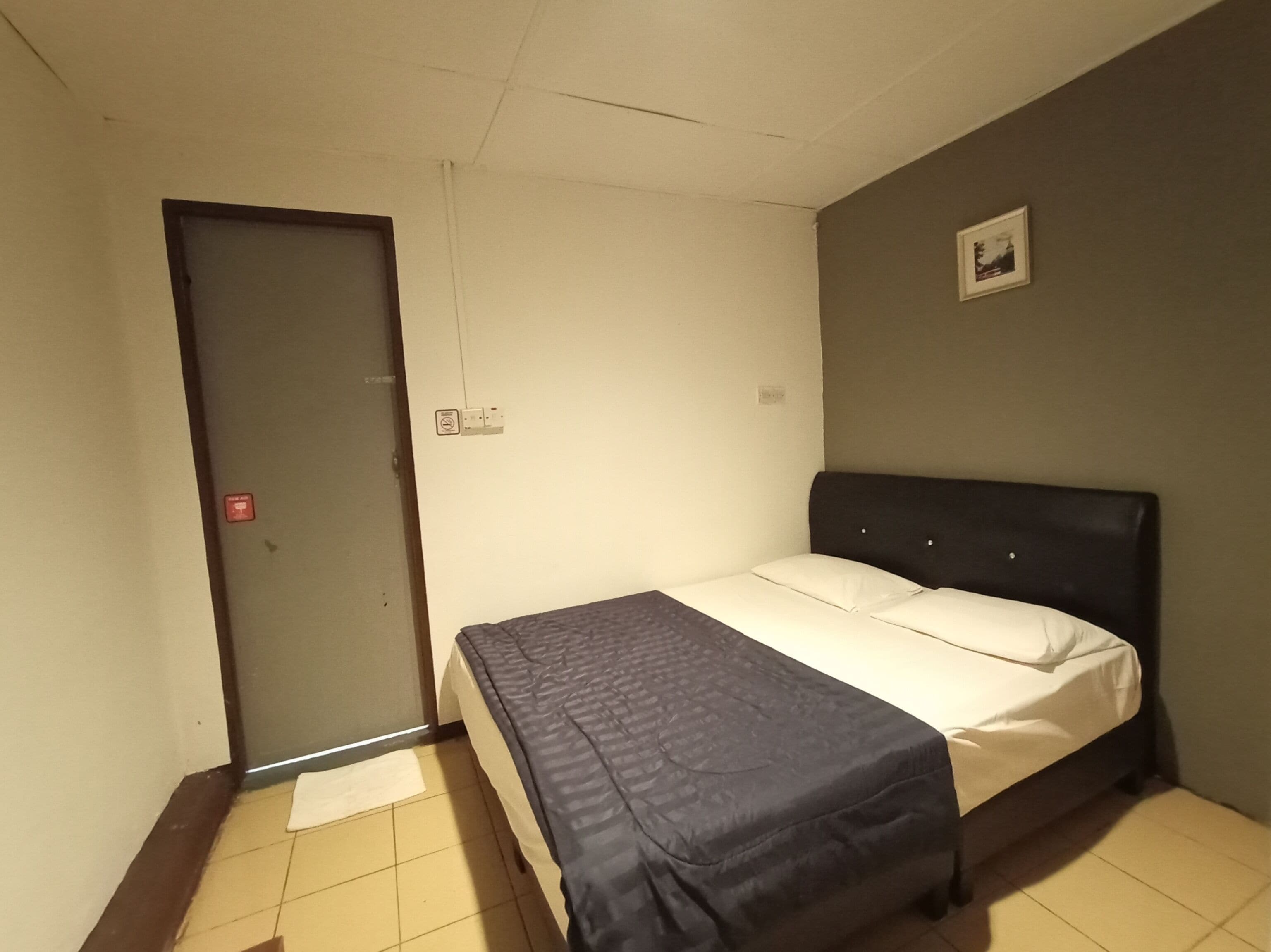 standard double room | free wifi, bed sheets