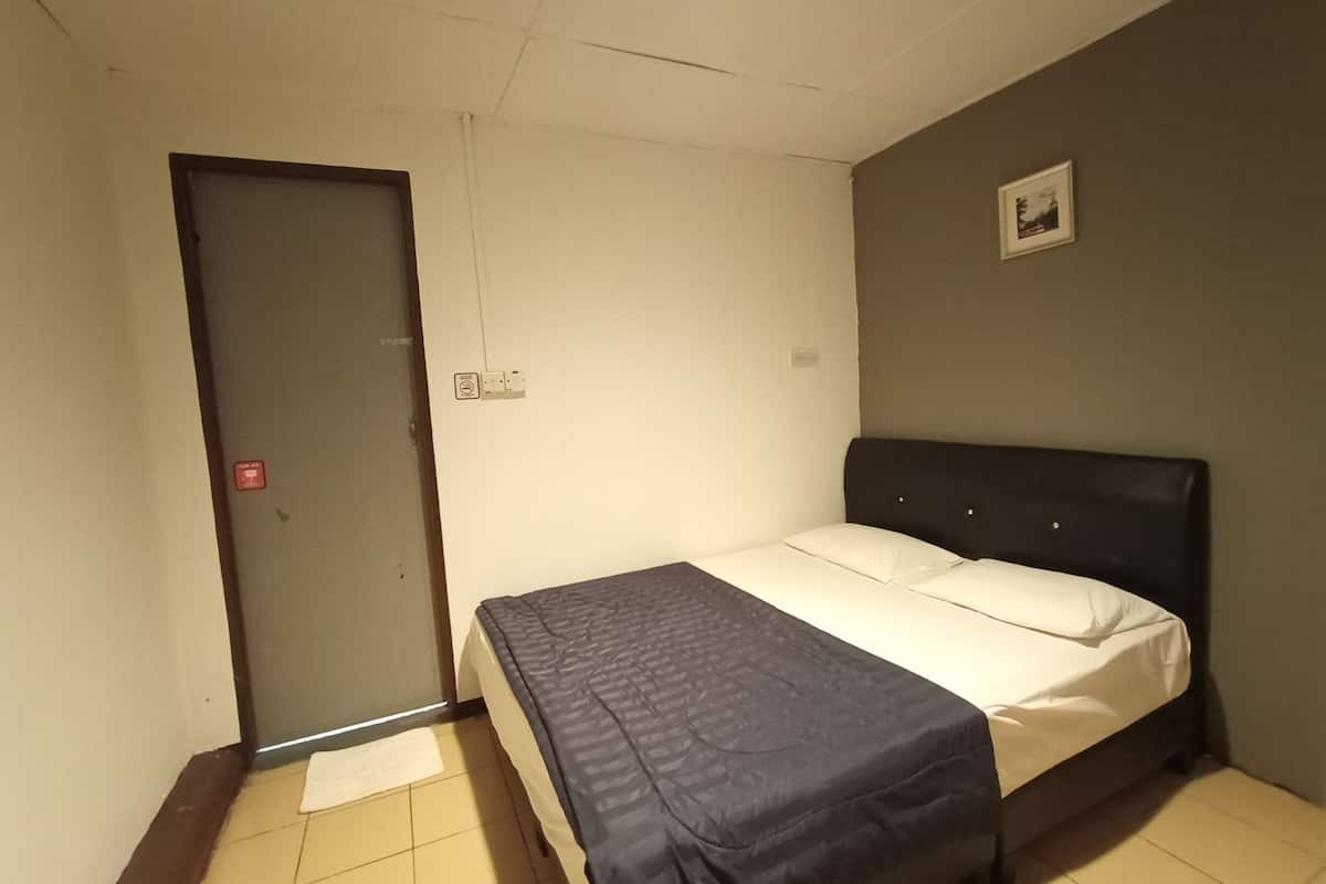 standard double room | free wifi, bed sheets
