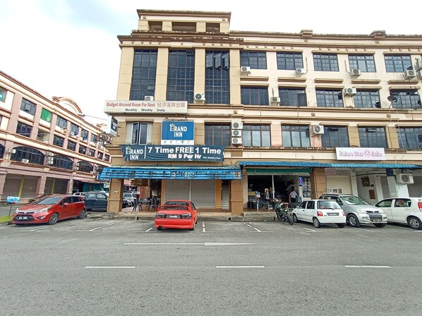 Front of property - Hotel O Grand Vista (Kuching)