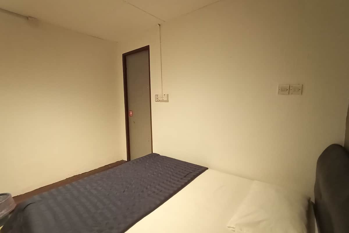 standard double room | free wifi, bed sheets