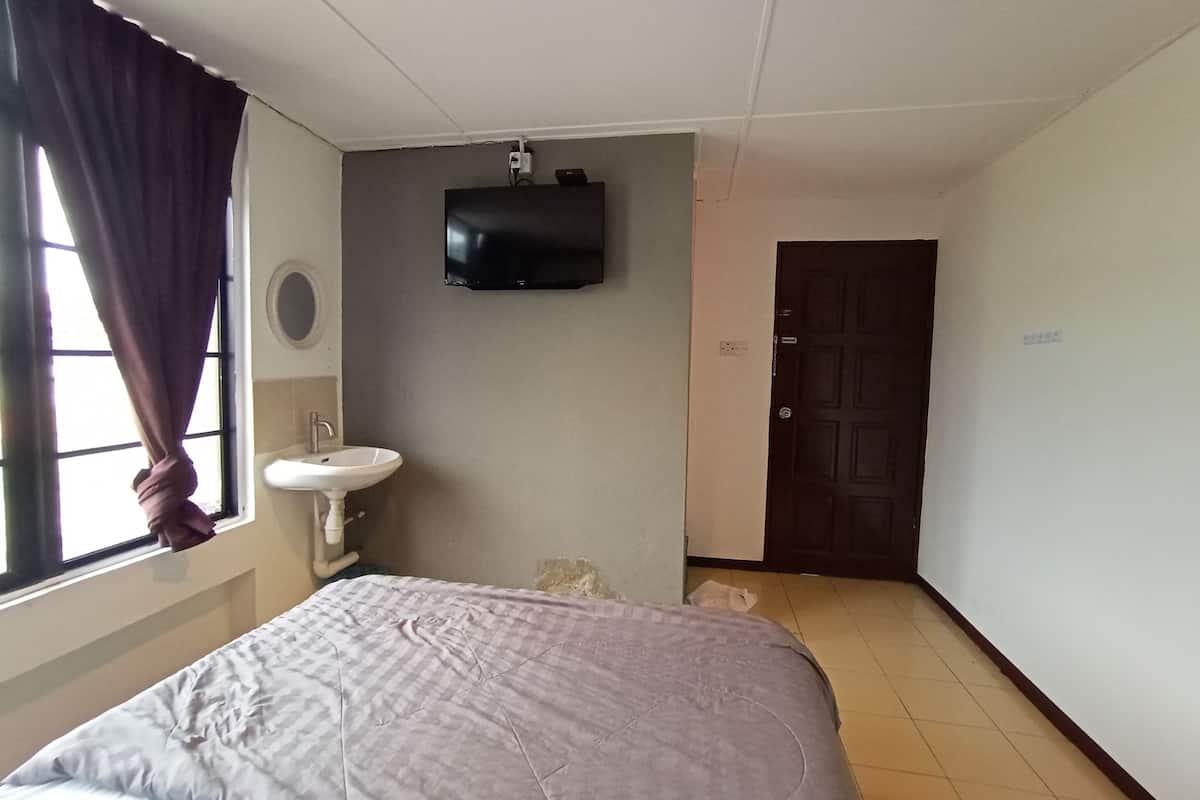 deluxe double room | free wifi, bed sheets