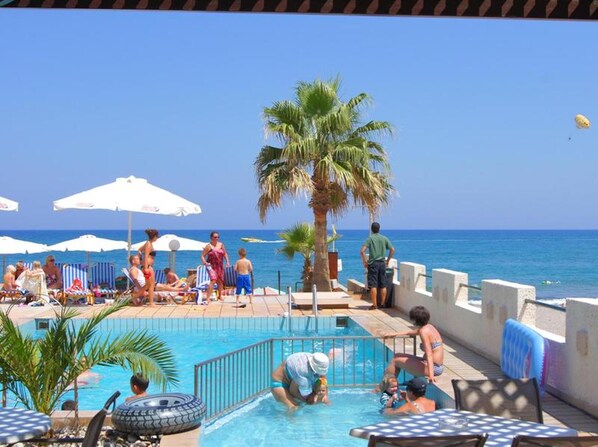 Beach - Apartment for 4 Persons, Swimming Pool, Near the Beach (Rethymno)