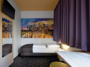 Hypo-allergenic bedding, desk, soundproofing, free WiFi
