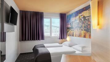 Hypo-allergenic bedding, desk, soundproofing, free WiFi