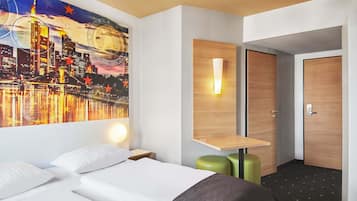 Double Room | Hypo-allergenic bedding available, desk, soundproofing, WiFi (free)