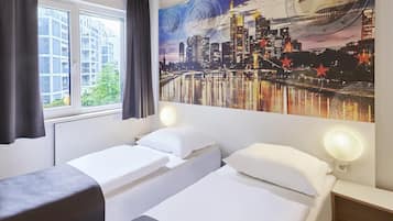 Twin Room | 1 bedroom, hypo-allergenic bedding, desk, soundproofing
