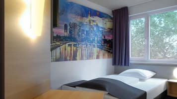 Single Room | Hypo-allergenic bedding, desk, soundproofing, free WiFi