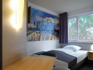 Enkeltrom | Allergitestet sengetøy, skrivebord, lydisolert og wi-fi (inkludert)