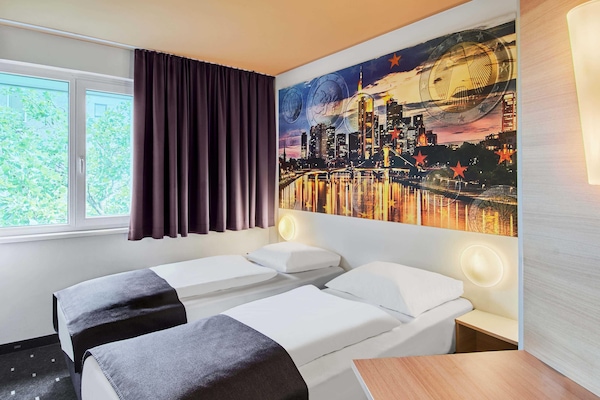 Allergikerbettwaren, Schreibtisch, schallisolierte Zimmer