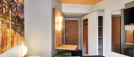 Hypo-allergenic bedding, desk, soundproofing, free WiFi