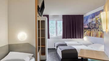 Hypo-allergenic bedding, desk, soundproofing, free WiFi