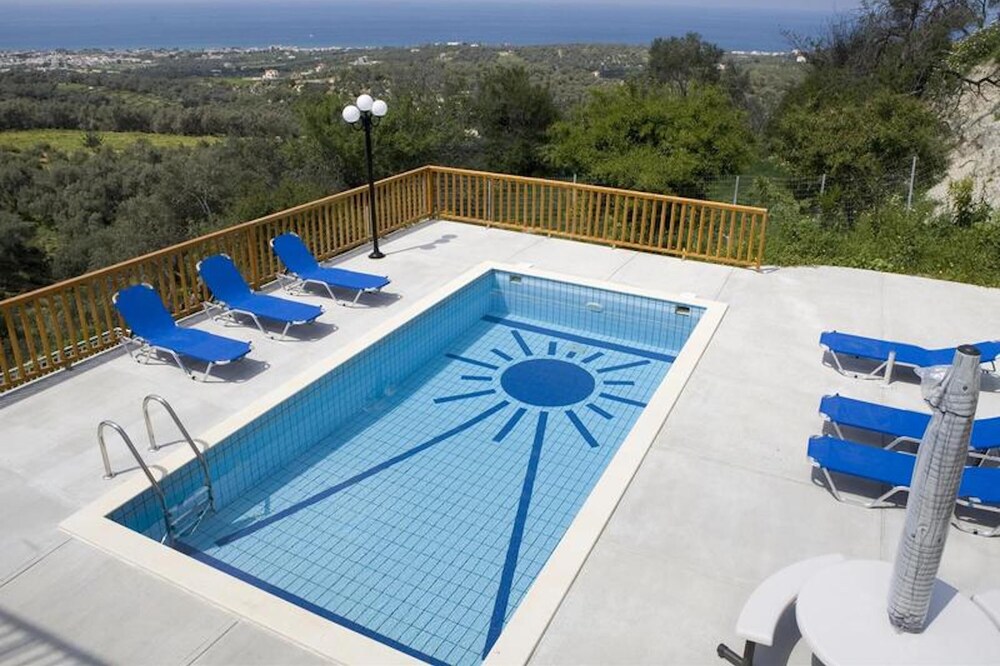 Holiday House for 8 Persons, With Swimming Pool