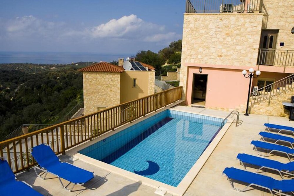 Comfortable Holiday House for 10 Persons, With Swimming Pool