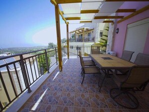 Maison, 5 chambres, accessible aux personnes à mobilité réduite, fumeur | Balcon