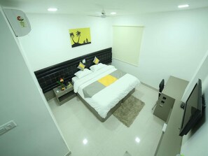 Room, 5 Bedrooms | 5 bedrooms, soundproofing, free WiFi, bed sheets