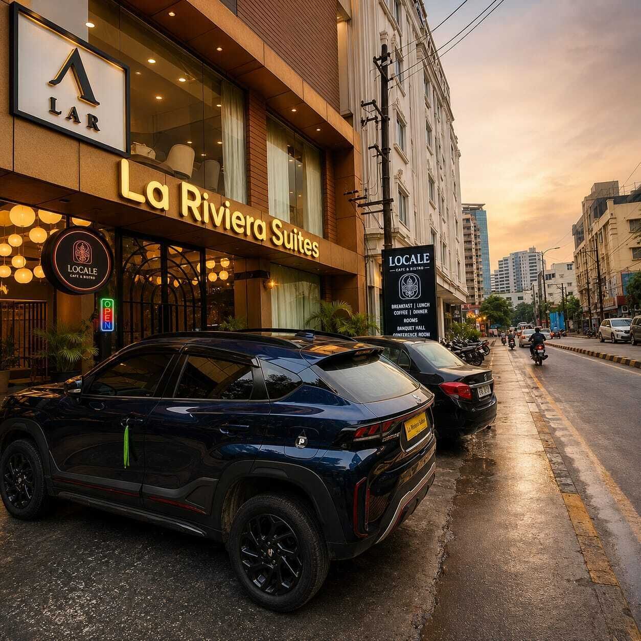 Un hotel chiamato 'La Riviera Suites' con un cartello per 'LAR' e 'LOCALE' nelle vicinanze.