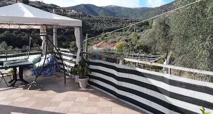 Room in Guest Room - Valle Degli Ulivi Liguria, Italia