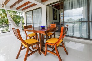 Apartment, 2 Bedrooms, Smoking, Ocean View | Outdoor dining - Hermoso Apto Bay Point 403 Con Balcon (San Andrés)