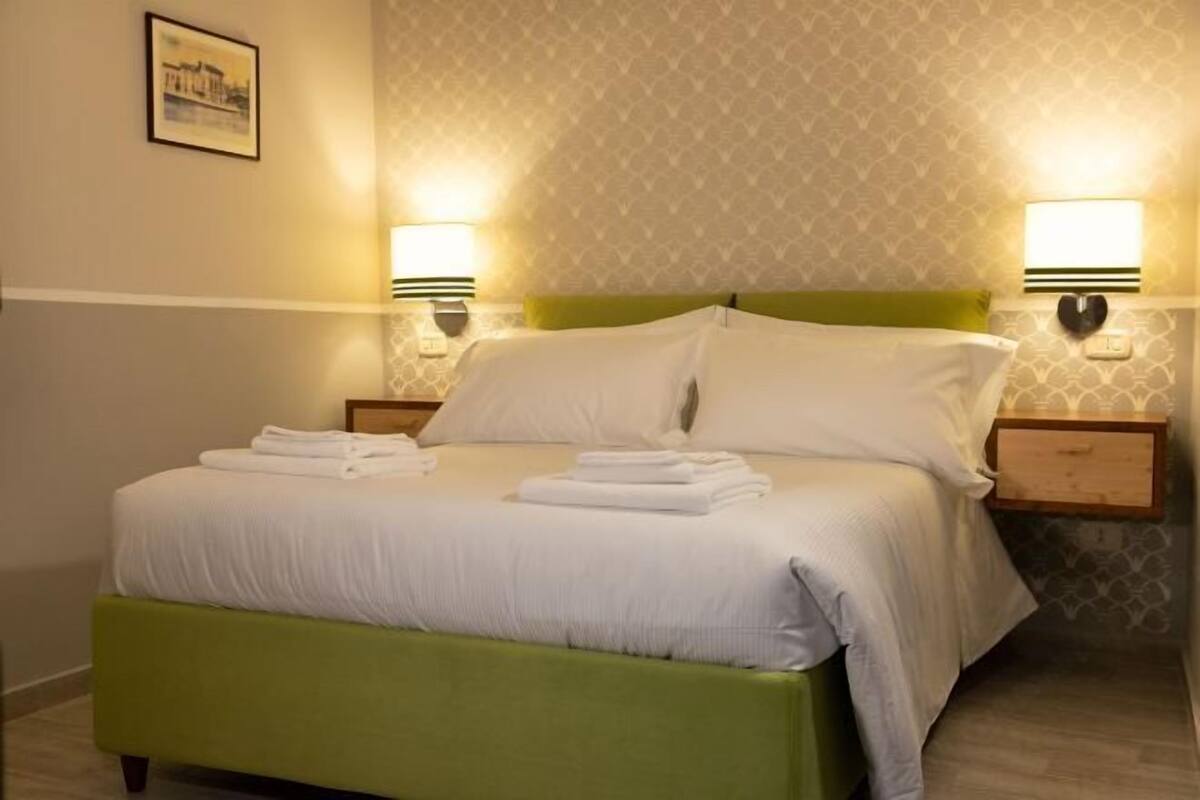 1 bedroom, desk, soundproofing, free WiFi