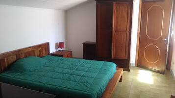 1 Schlafzimmer, schallisolierte Zimmer