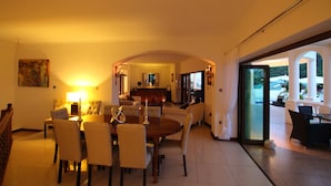 Villa, 4 camere da letto, fumatori, piscina privata | Sala da pranzo