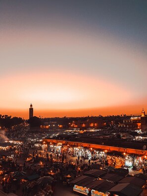غرفة - غرفة نوم واحدة - بشرفة - منظر للحديقة | المنشأة من الخارج