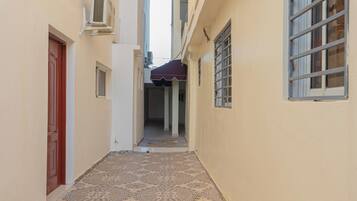 Studio, 1 Bedroom, Balcony, City View | Hallway