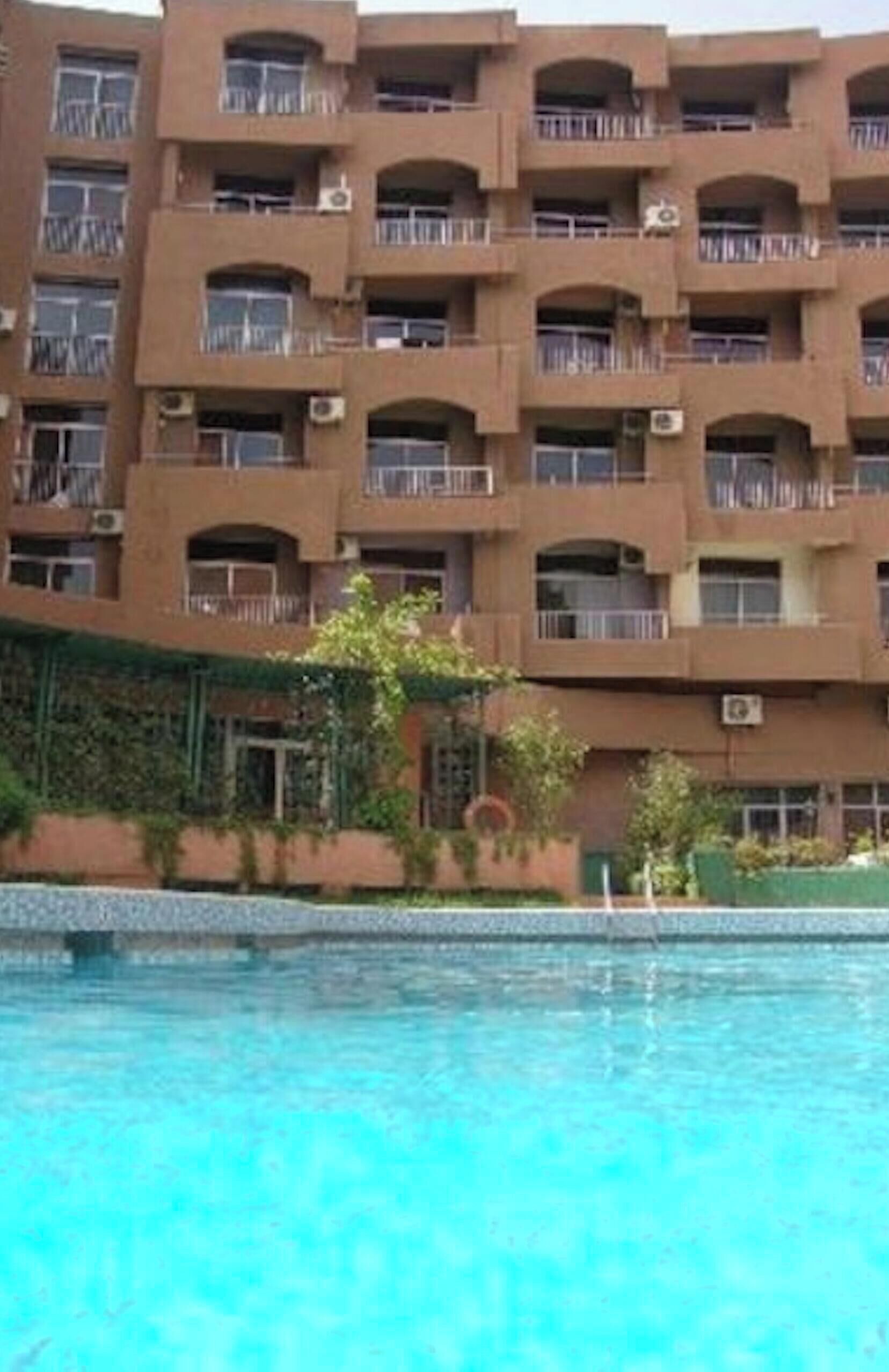 Kamar, 2 kamar tidur, balkon, pemandangan kota | Kolam renang