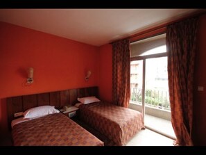 Room, 1 Bedroom, Balcony, Pool View | 1 bedroom - Apartment Room for Familyfriends (Marrakech)