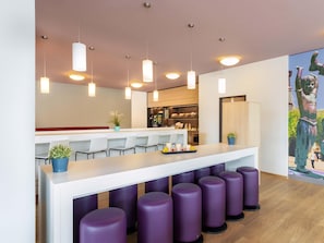 Bar (on property) - B&B Hotel Düsseldorf-Mitte (Düsseldorf)