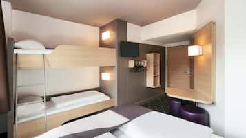 Desk, soundproofing, free WiFi, bed sheets