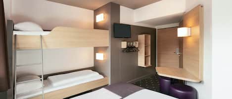 Escritorio, insonorización, wifi gratis y ropa de cama