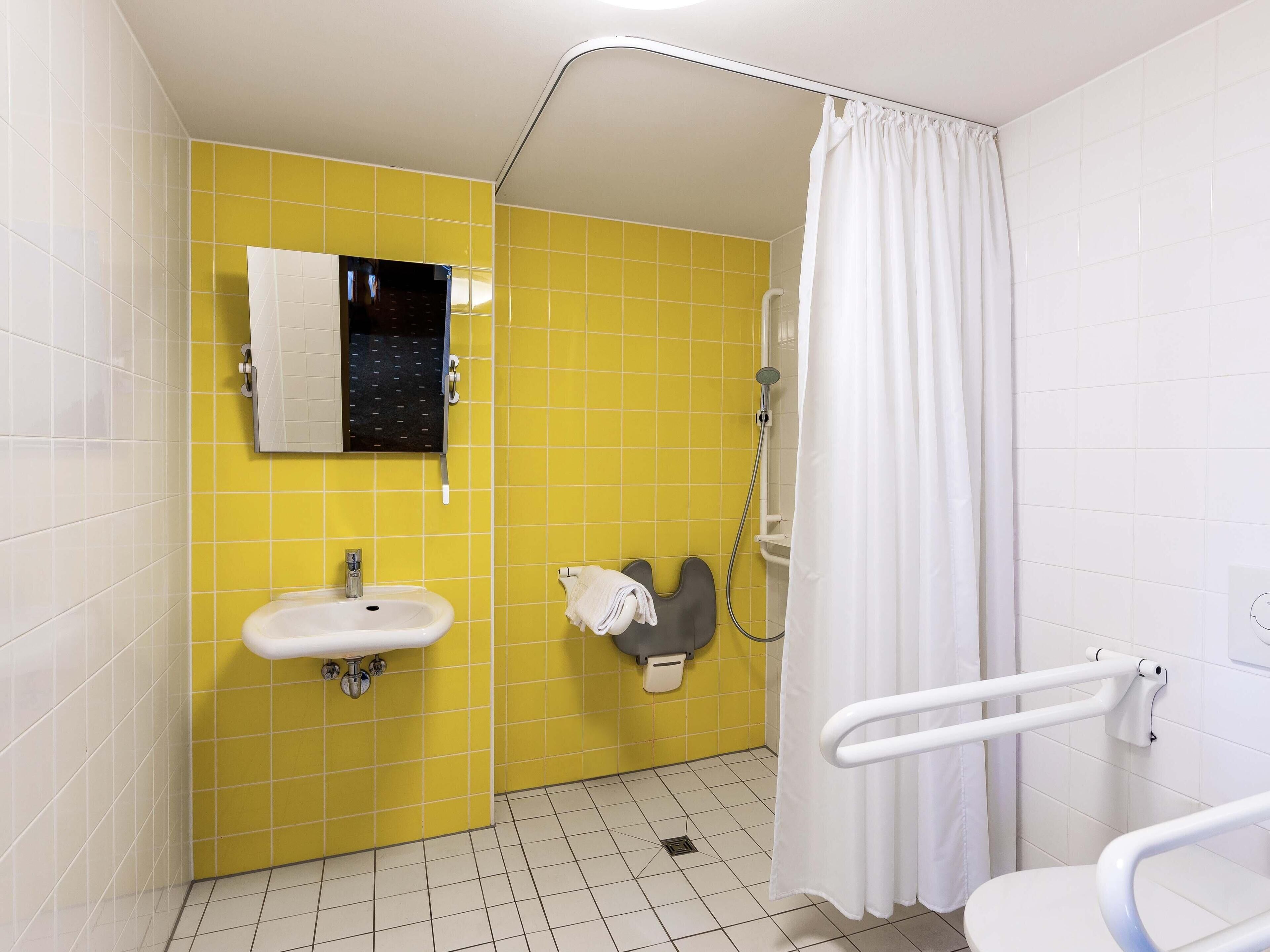 淋浴设施、吹风机、毛巾