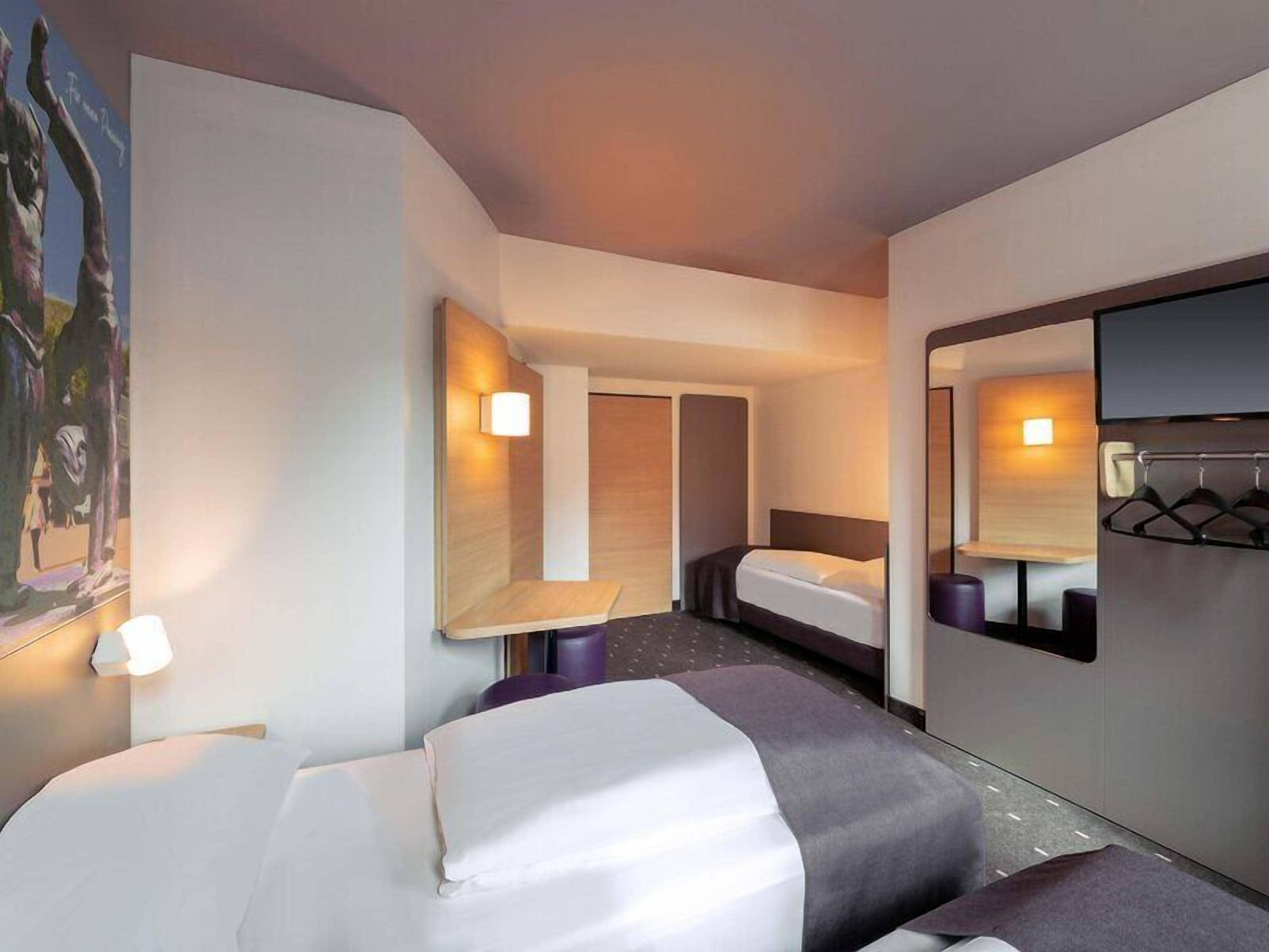 Triple Room | Desk, soundproofing, WiFi (free), bed sheets