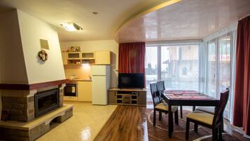 Chalet, 2 Bedrooms, Balcony, Mountain View | Living room | TV