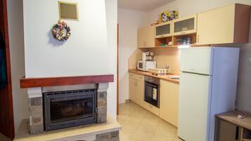Chalet, 2 Bedrooms, Balcony, Mountain View | Interior