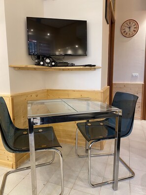 Apartamento, 1 habitación, patio, vistas al jardín | Restauración