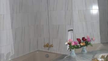 Room, 1 Bedroom, Smoking, Balcony | Bathroom amenities