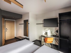 Free WiFi, bed sheets - B&B Hotel Düsseldorf-City (Düsseldorf)