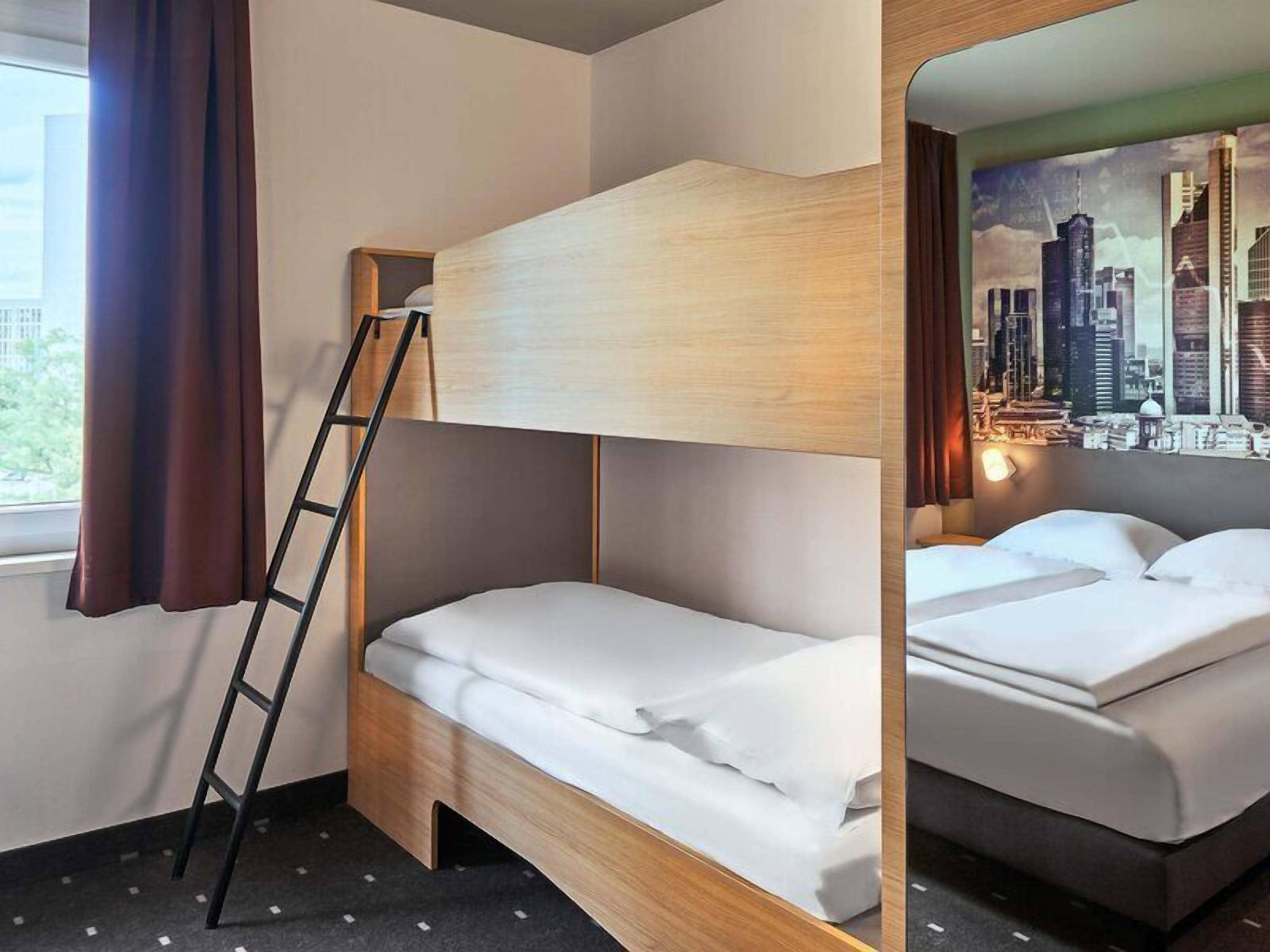 Family Quadruple Room | Desk, laptop workspace, soundproofing, free WiFi