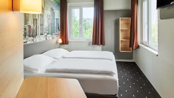 Doppelzimmer | Schreibtisch, laptopgeeigneter Arbeitsplatz, schallisolierte Zimmer