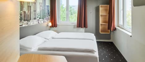 Chambre double | Bureau, espace de travail pour ordinateurs portables