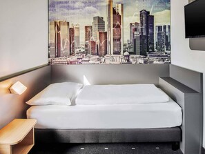 Desk, laptop workspace, soundproofing, free WiFi - B&B Hotel Frankfurt-West (Frankfurt)