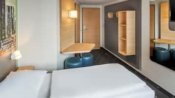 Twin Room | Desk, laptop workspace, soundproofing, WiFi (free)